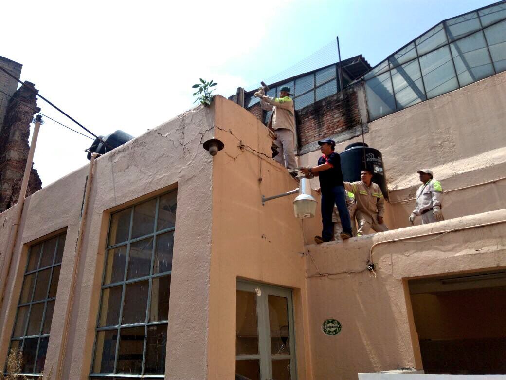 Se desploma techo en primaria del Centro Histórico