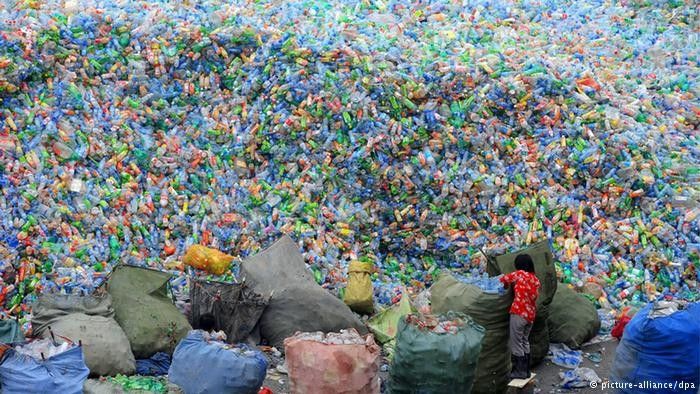 Prohibir uso de plásticos no es una solución real para el cuidado del ambiente - Que-ocurre-con-el-plastico-que-tiramos-impactantes-fotografias-01-02