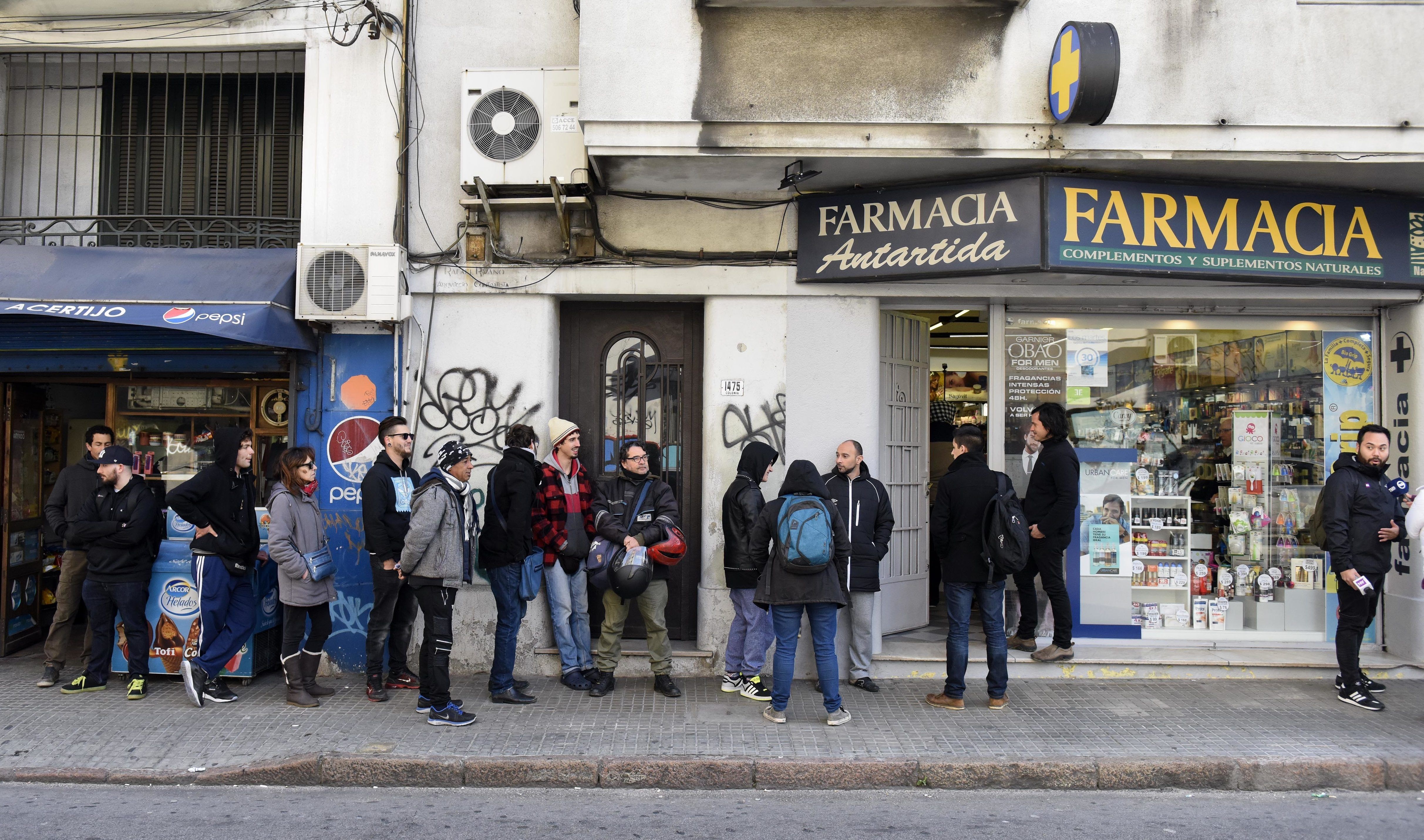 Se agota mariguana en farmacias de Montevideo tras primer día de ventas