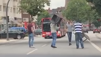 #Video Civiles enfrentan al atacante de Hamburgo en Alemania
