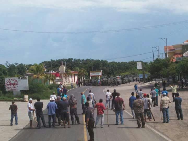 Agreden a militares que iban por presuntos delincuentes en Michoacán