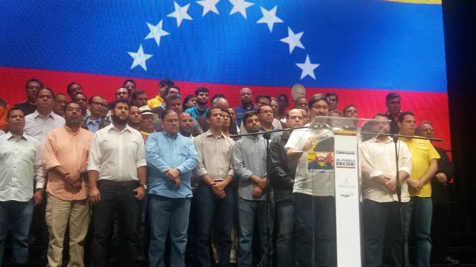 Oposición venezolana convoca a manifestarse contra Maduro