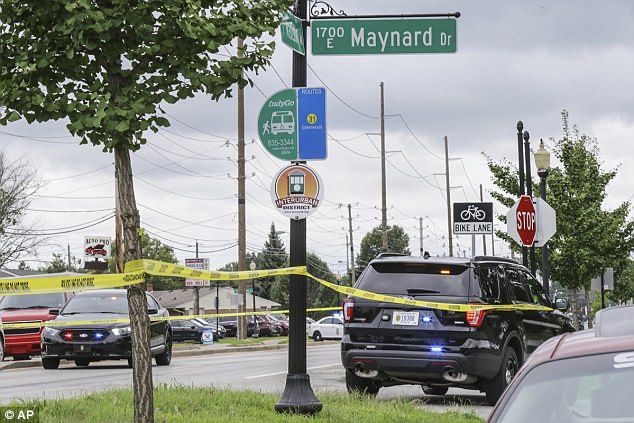 Asesinan a policía en EE.UU. mientras atendía accidente vial