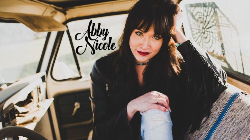 Muere cantante de country en accidente automovilistico