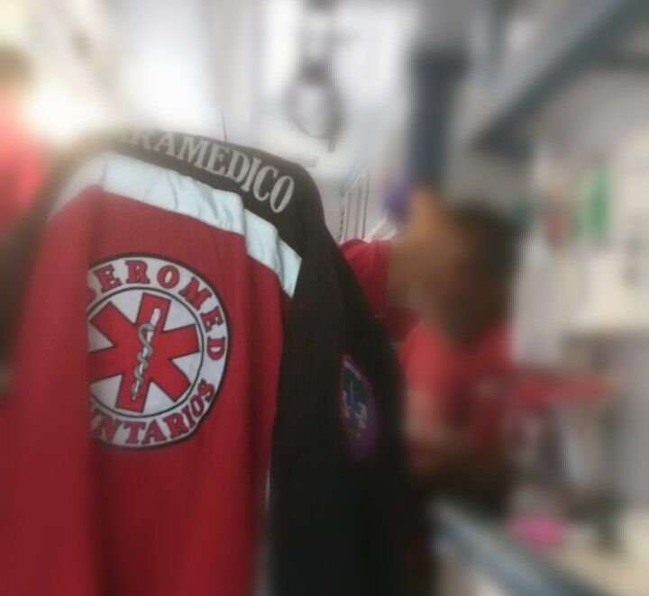 Camioneta colgó de estacionamiento en Bosques de las Lomas - accidente-bosques