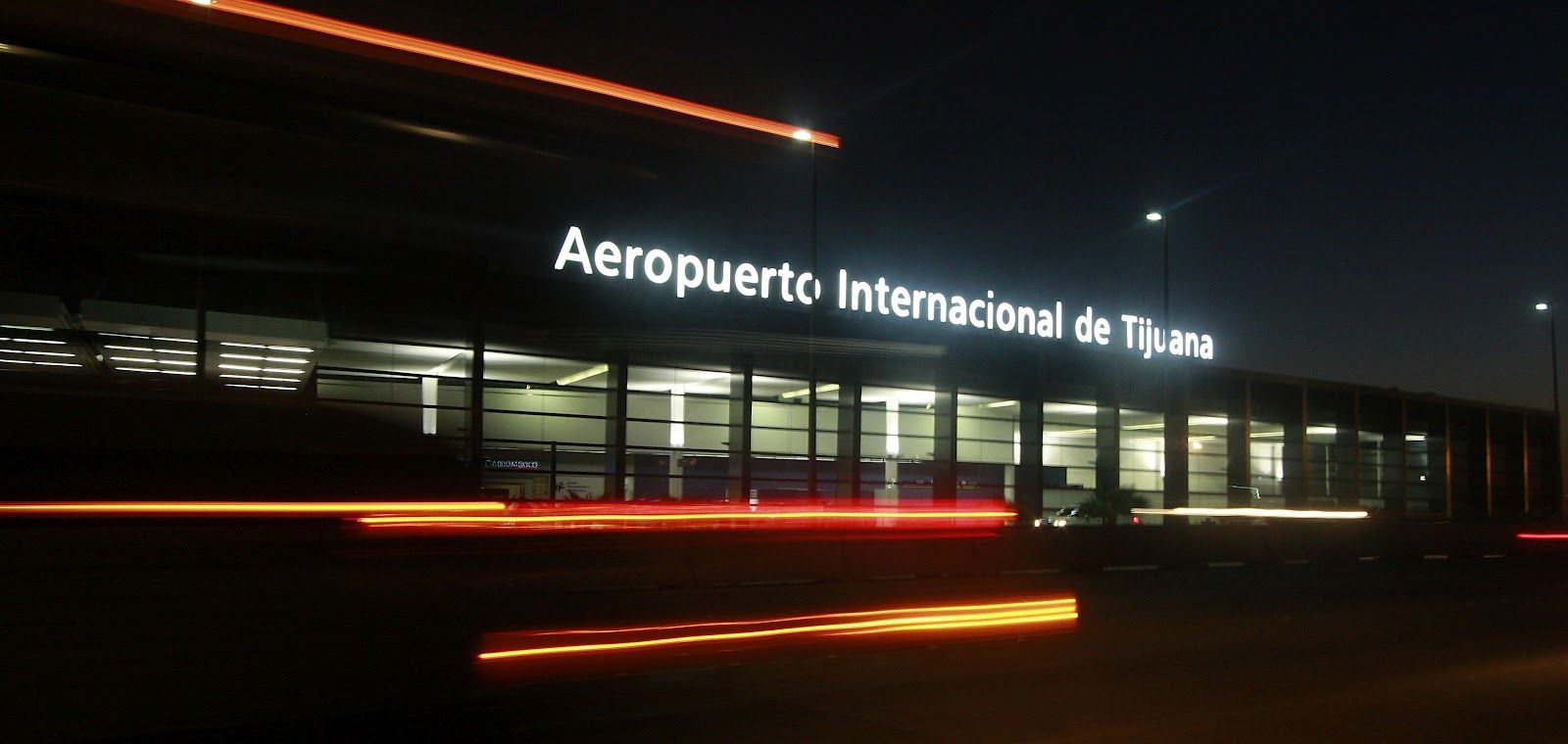 Detienen en aeropuerto de Tijuana a mujer con droga oculta en el cuerpo