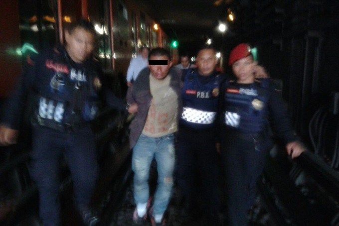 Asaltante intenta escapar por las vías del Metro luego de robar a usuario - asaltante-metro-potrero