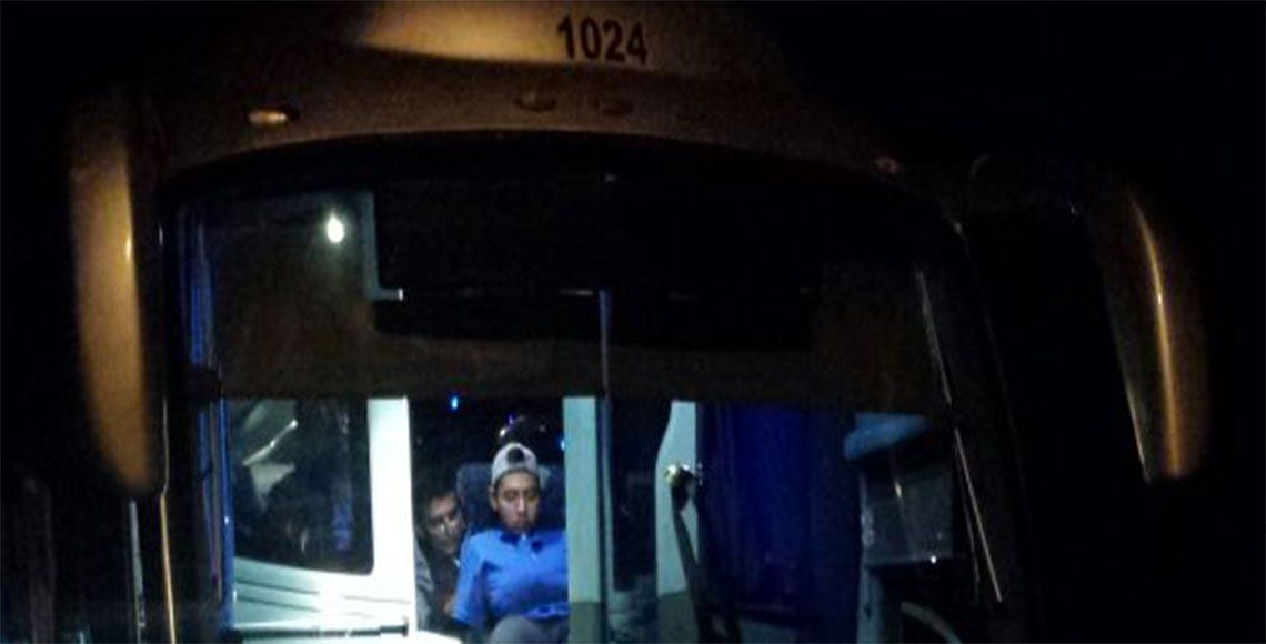 Balean autobús en el que viajaban manifestantes de Nochixtlán