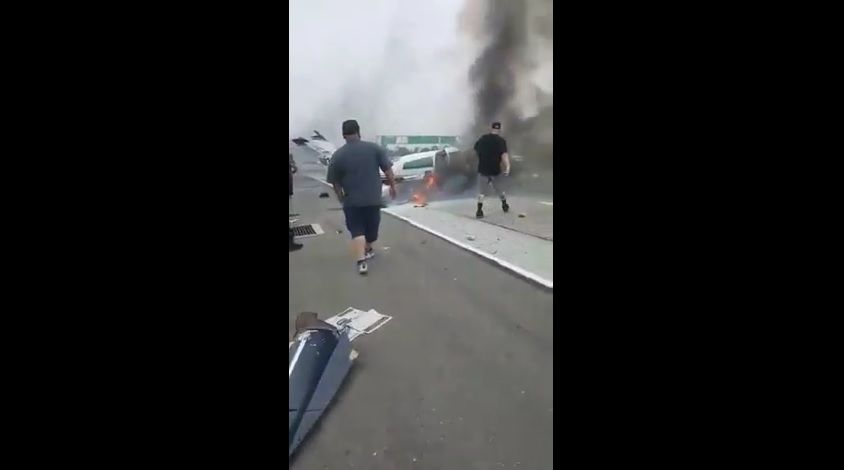 #Video Auxilian a víctimas de accidente de avión pequeño en California #Video Auxilian a víctimas de accidente de avión pequeño en California