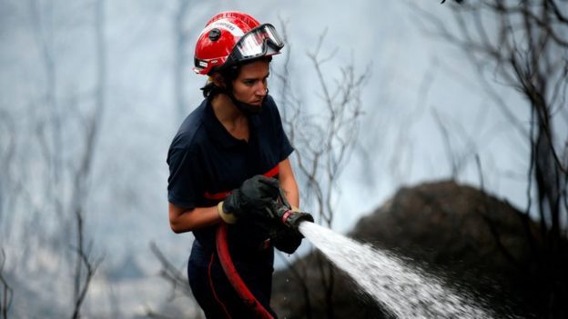 Incendios consumen bosques en sur de Francia - bombero-asdas