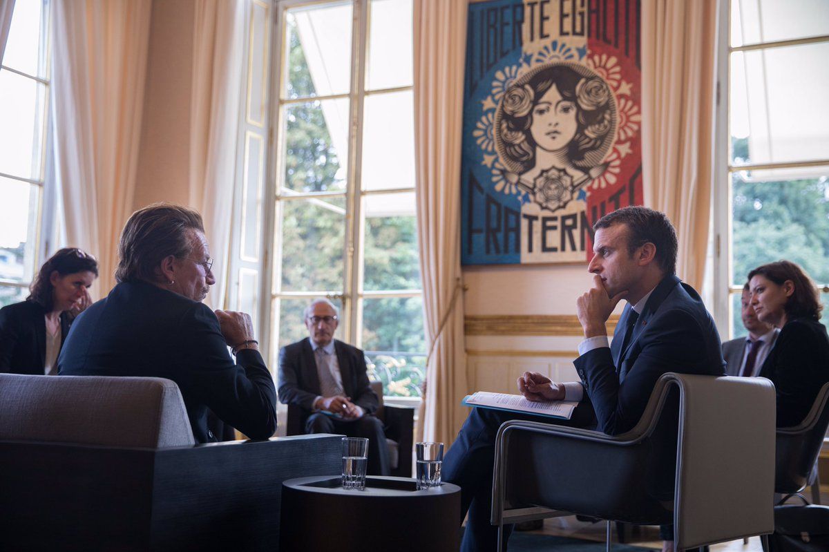 Emmanuel Macron se reúne con Bono