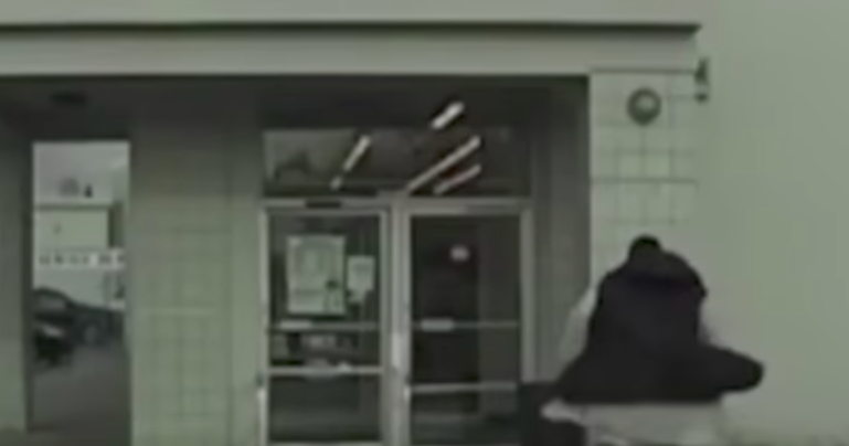 #Video Exjugador de la NFL se estrella contra vidrio