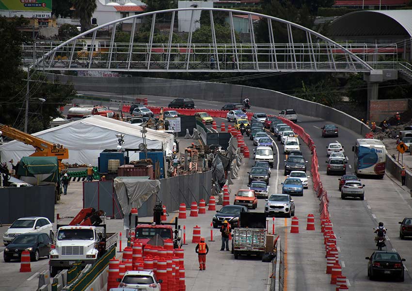 Camioneta se incendia en Paso Express de Cuernavaca - camioneta-quemada