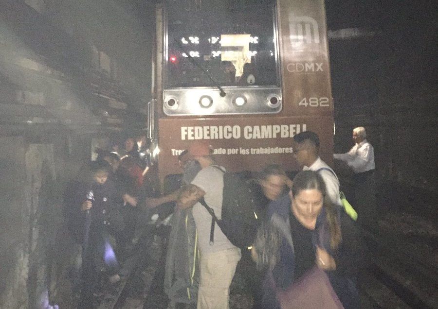 #Video Momento de la falla eléctrica en Metro Línea 1