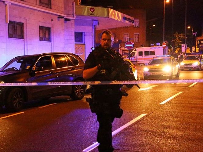 Conductor embiste a jóvenes y mata a una menor en Inglaterra - craydon