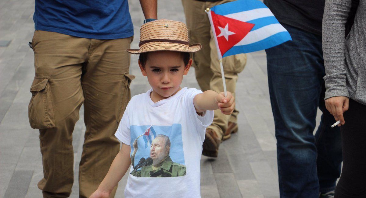 Marchan en Paseo de la Reforma con dirección a la Embajada de EE.UU.