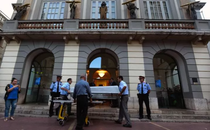 Exhuman cabello, uñas y dos huesos de cadáver de Dalí