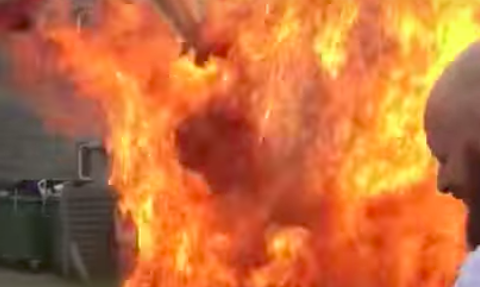 #Video Se incendia joven durante costumbre danesa