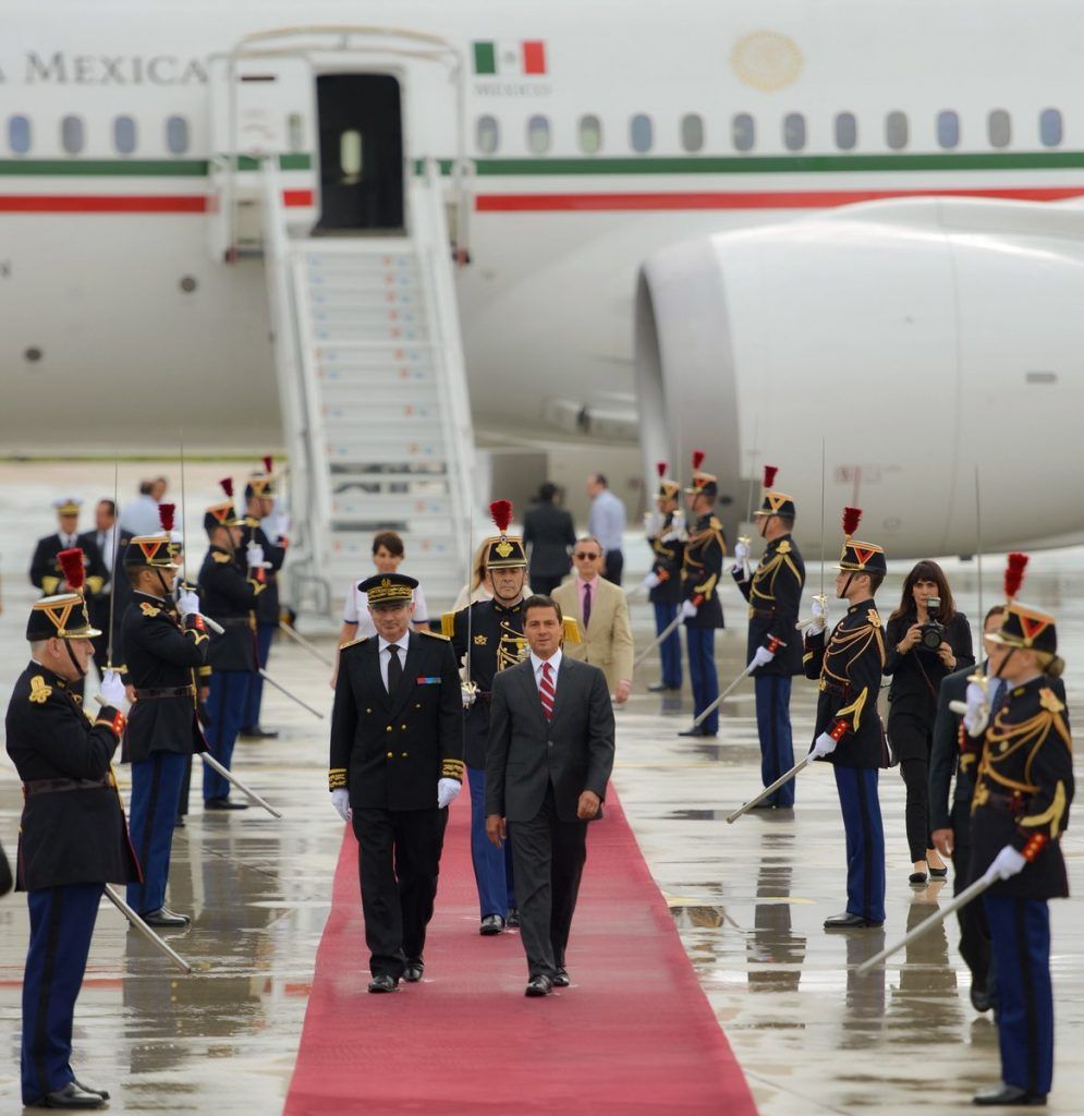 EPN llega a París para encuentro con Macron - epn-francia-995x1024