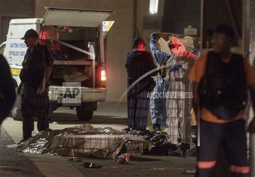 Estampida mata a dos personas durante partido de futbol - estampida
