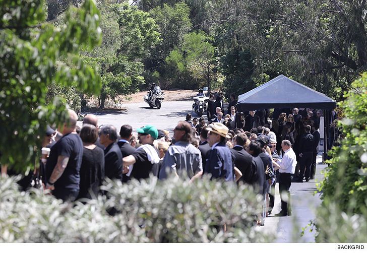 Realizan funeral de Chester Bennington - funeral-chester-bennington-1