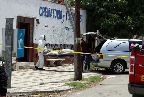 Joven muere atorado en ducto de aire en funeraria