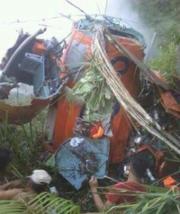 Desaparecen ocho tras caída de helicóptero en Indonesia - helicoptero