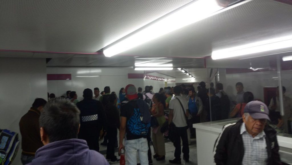 Cae hombre a vías del Metro Balbuena - hombre-metro-balbuena2-1024x577