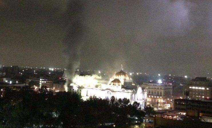 Sofocan incendio en el Palacio de Bellas Artes