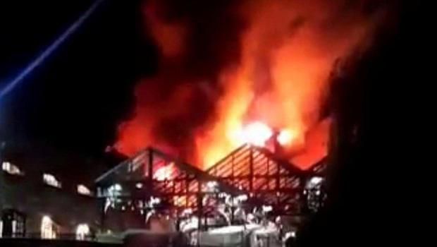 Se incendia el mercado Camden Lock en Londres - incendio-mercado-londres-4