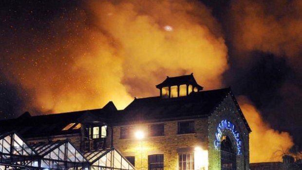 Se incendia el mercado Camden Lock en Londres