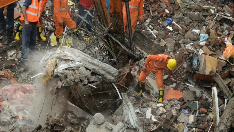 Derrumbe de edificio en India deja al menos seis muertos - india-edificio-2e42-e1500998571484