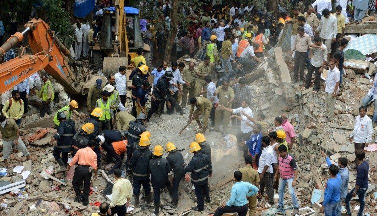 Derrumbe de edificio en India deja al menos seis muertos - india-edificio-e1500998549399