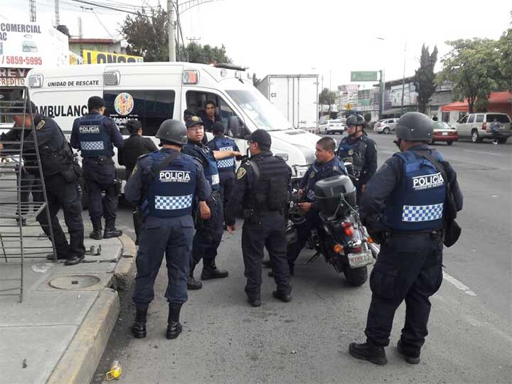 Policía atropella a peatón en Iztapalapa