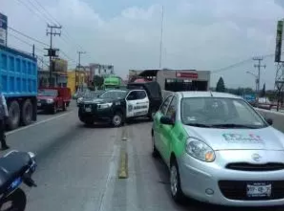 Camioneta invade carril del Mexibús y atropella a adolescente en Ecatepec - joven-atropellado