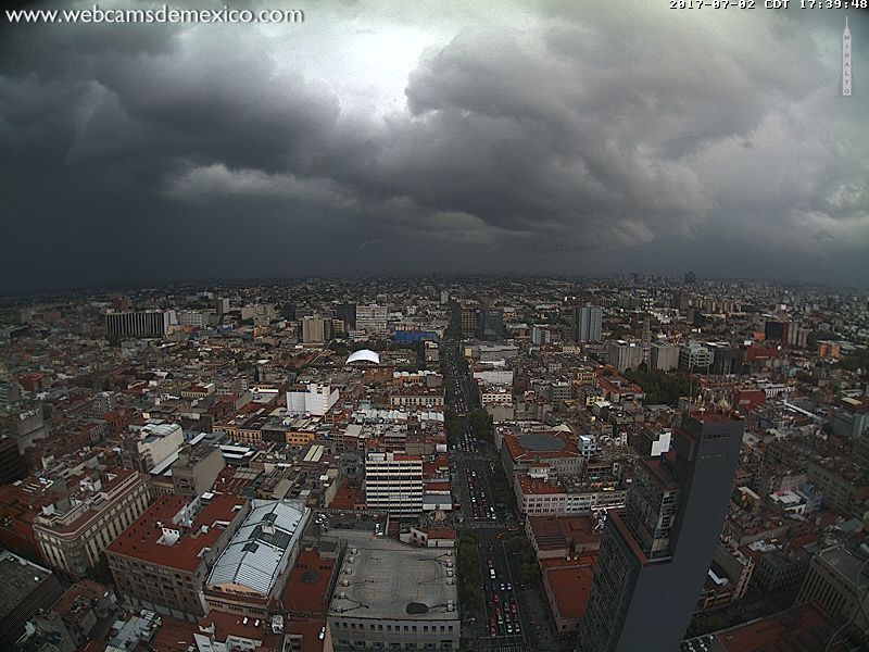 Intensa lluvia deja al menos 44 encharcamientos en la Ciudad de México