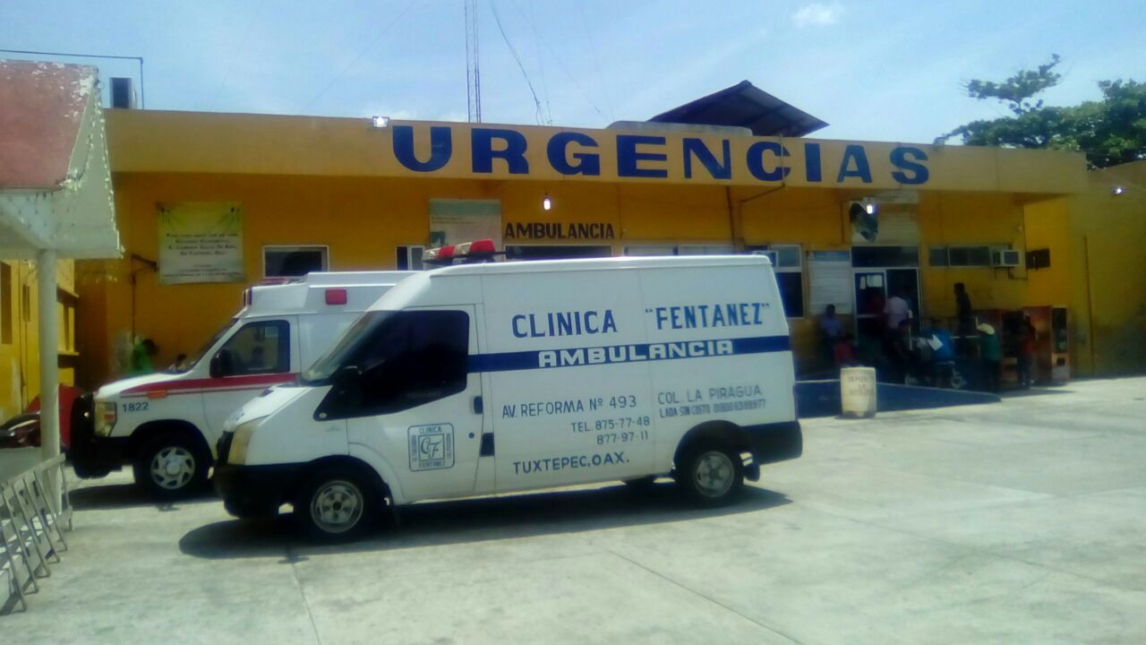 Mujer da a luz en puertas de hospital de Oaxaca
