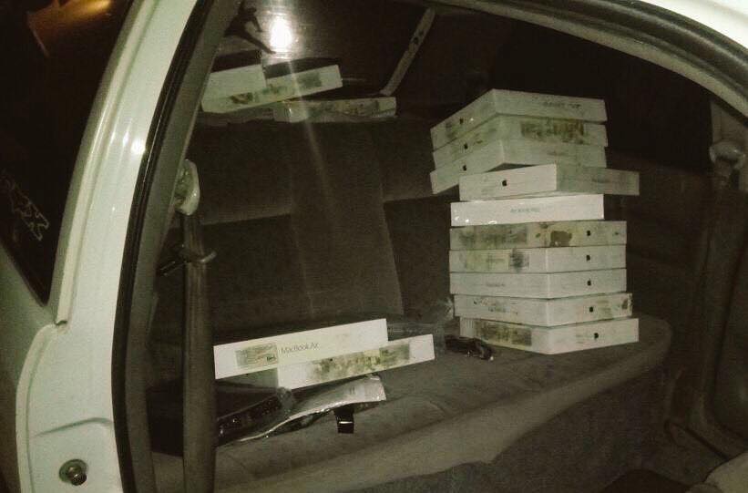 Detienen a tres policías por robar Walmart - mac-book-robo-walmart-taxqueña