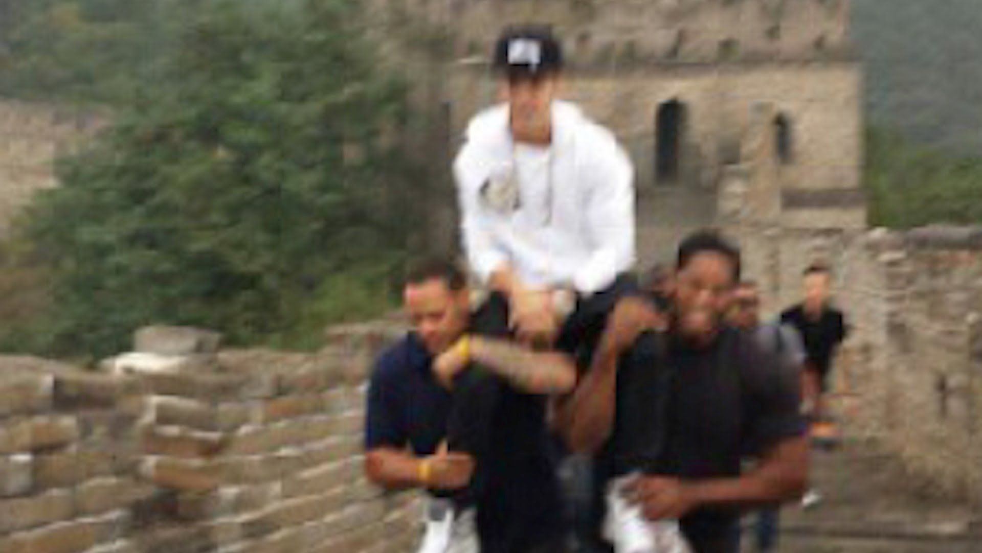 China cierra sus puertas a Justin Bieber - maxresdefault-1