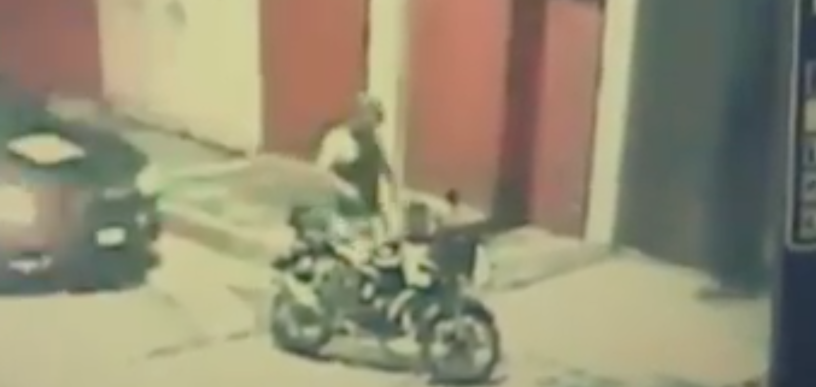 #Video Intenta robar motocicleta de la policía en Tlalpan