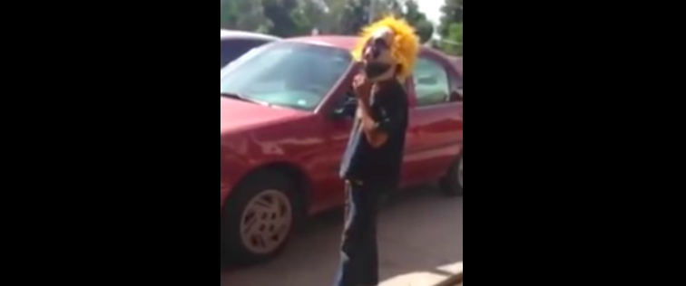 #Video Niños con máscaras intentan asaltar a un hombre en Hermosillo