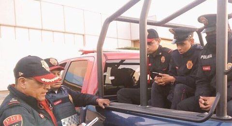 Detienen a tres policías por robar Walmart