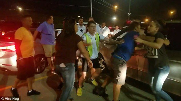 #Video Pelea masiva en estacionamiento de Chicago