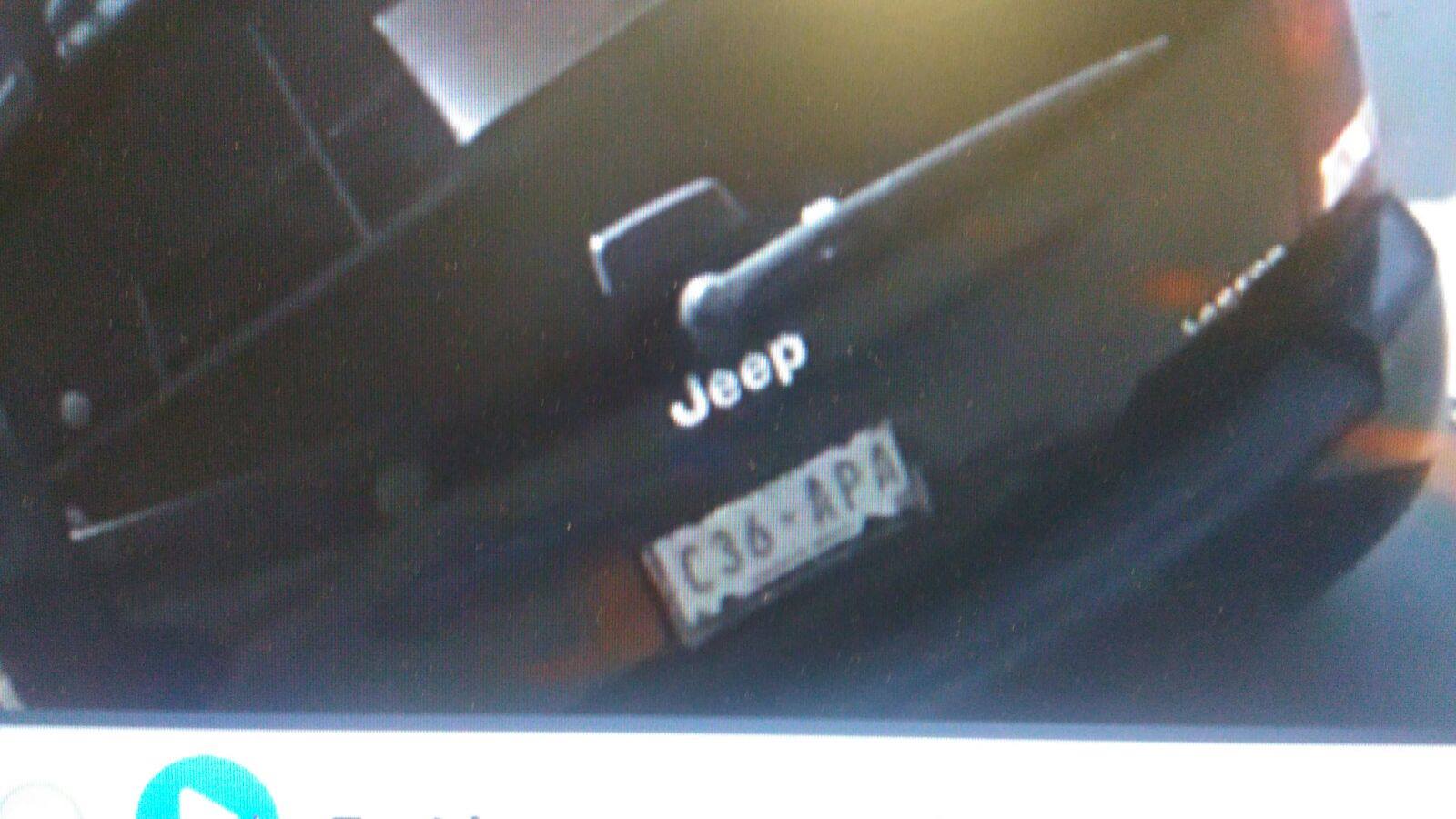 #Video Ladrones desvalijan vehículo en Querétaro - placas-jeep