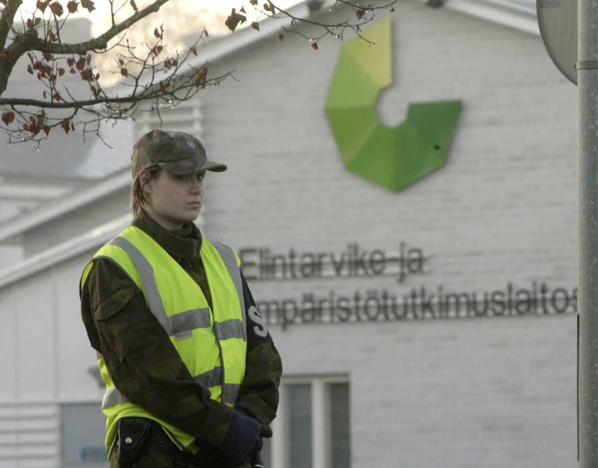 Conductor arrolla a multitud y deja un muerto y varios heridos en Finlandia - policia-finlandia