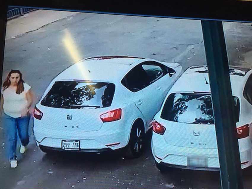 Mujer roba espejo idéntico al de su auto en la Escandón
