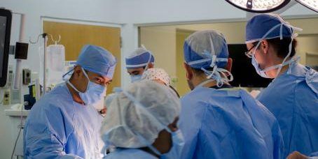 Realizan las primeras cirugías torácicas con robot en México