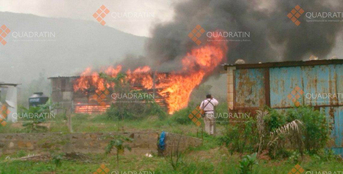 Enfrentamiento en Oaxaca deja un herido y varios vehículos quemados - rz1