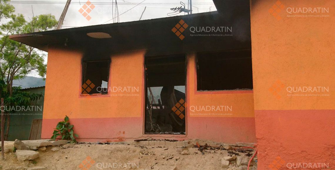 Enfrentamiento en Oaxaca deja un herido y varios vehículos quemados - rz2