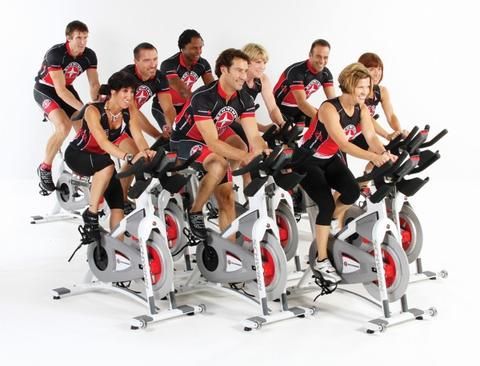 Errores comunes en el ciclismo indoor - schwinn-buena-postura